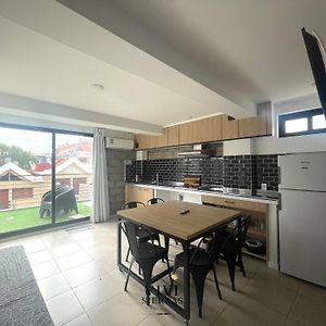 Vivisierras, Piso 3 Frente Al Lago, Centro Villa Carlos Paz, 2 Dormitorios, 2 Banos, Pileta Privada, Premium